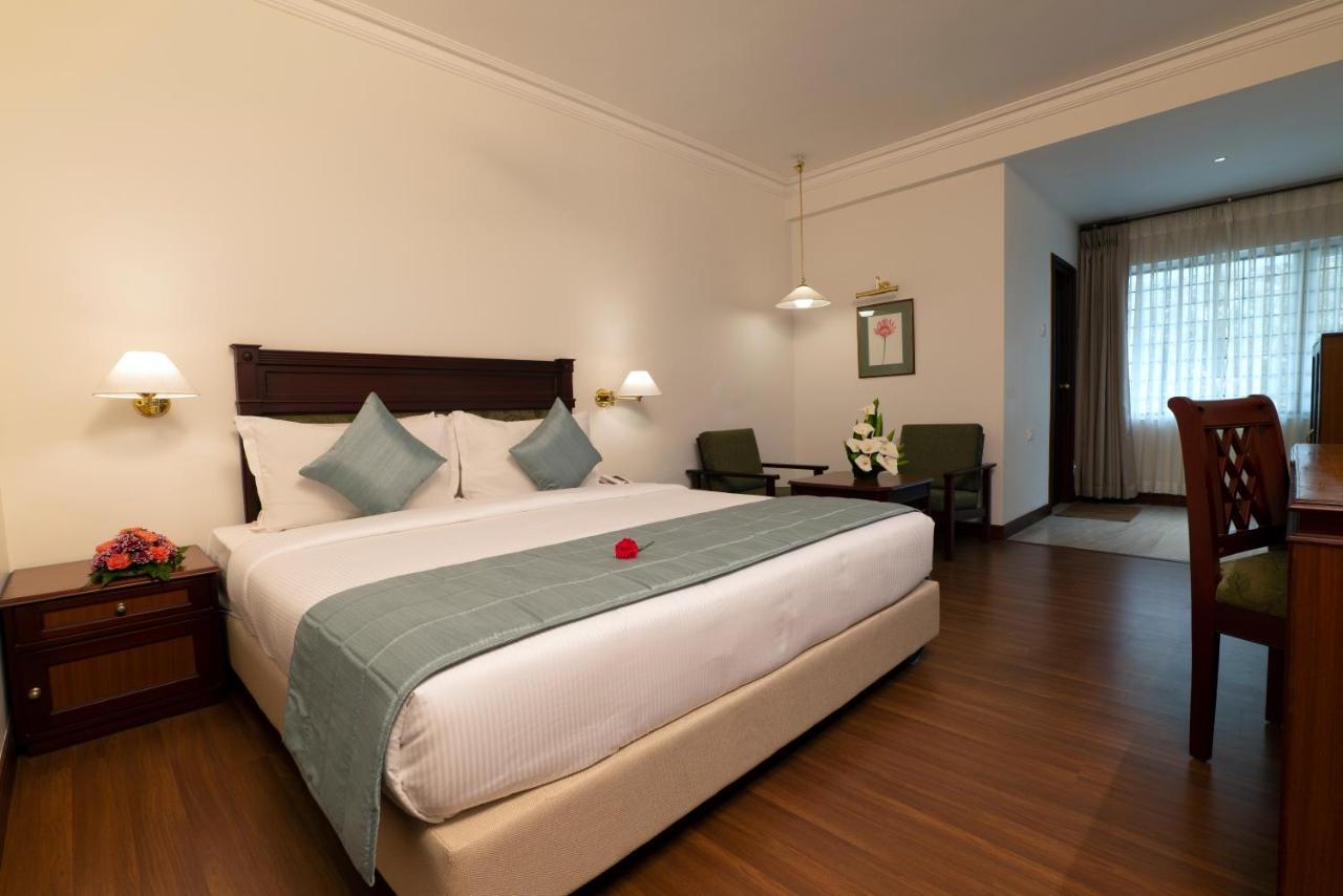 Issacs Residency Hotel Munnar Bagian luar foto