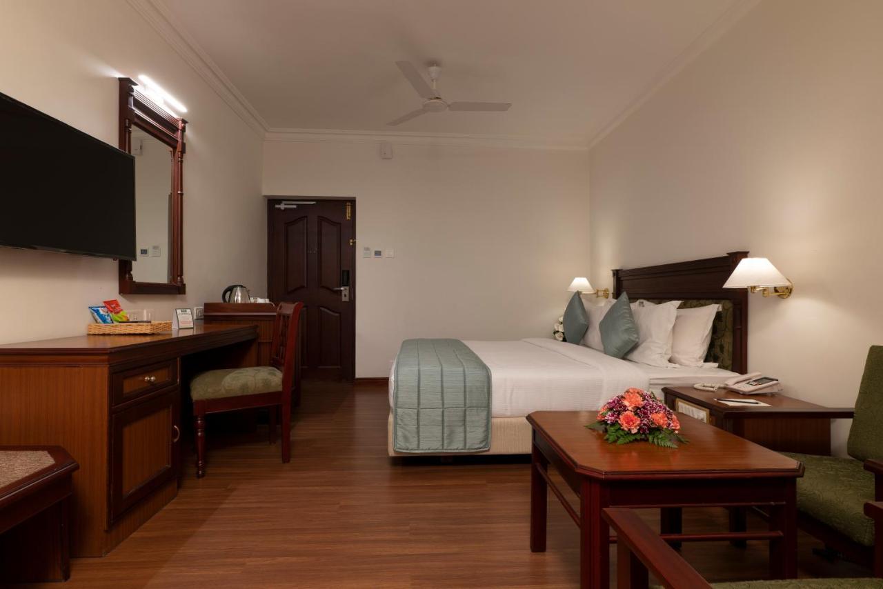 Issacs Residency Hotel Munnar Bagian luar foto