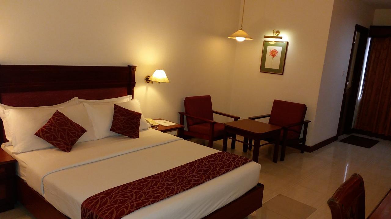 Issacs Residency Hotel Munnar Bagian luar foto