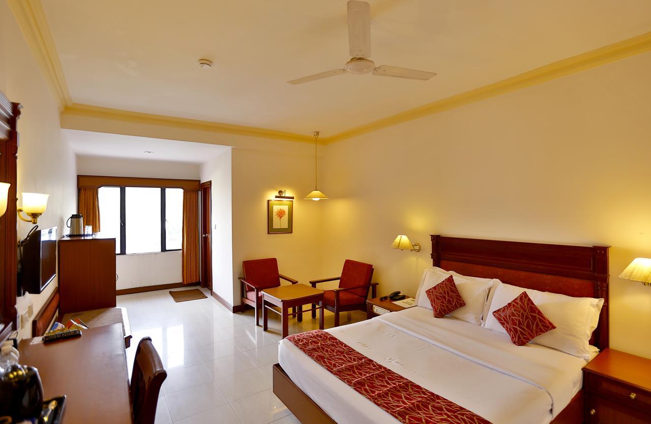 Issacs Residency Hotel Munnar Bagian luar foto