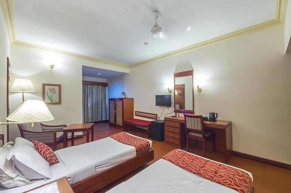 Issacs Residency Hotel Munnar Bagian luar foto