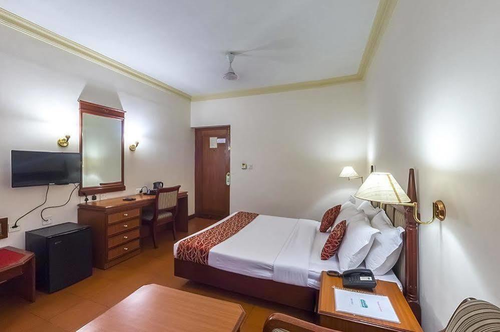 Issacs Residency Hotel Munnar Bagian luar foto