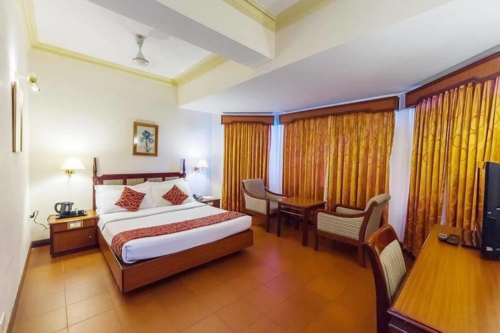 Issacs Residency Hotel Munnar Bagian luar foto