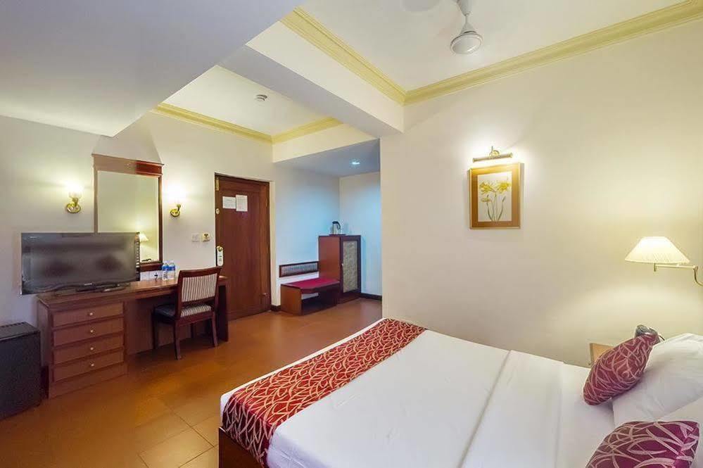 Issacs Residency Hotel Munnar Bagian luar foto
