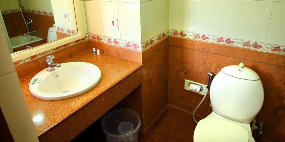 Issacs Residency Hotel Munnar Bagian luar foto
